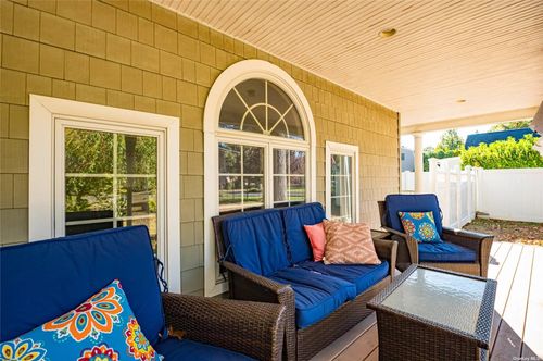 43 Hollins Ln, East Islip, NY, 11730-3005 | Card Image