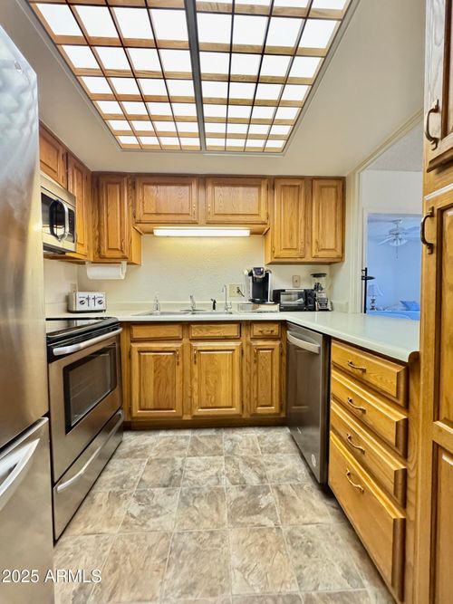 c206-10330 W Thunderbird Blvd, Sun City, AZ, 85351-3040 | Card Image