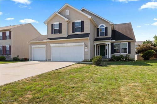 3961 Woodworth Dr, Lorain, OH, 44053-1180 | Card Image