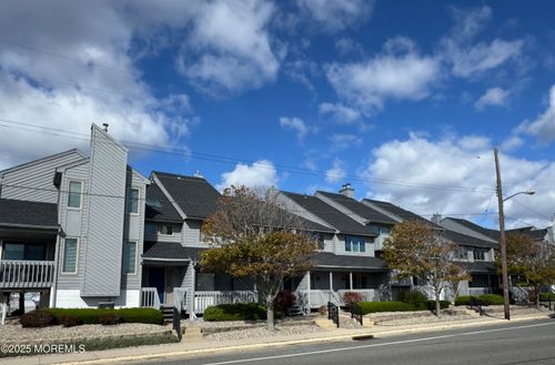 525 Sw Central Ave, Seaside Park, NJ, 08752-1819 | Card Image