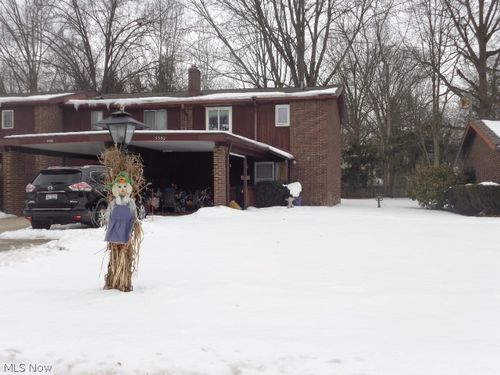 9552 Fernwood Dr, Olmsted Falls, OH, 44138-2605 | Card Image