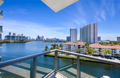 608 - 3250 Ne 188th Street, Condo with 3 bedrooms, 5 bathrooms and null parking in Aventura FL | Image 2