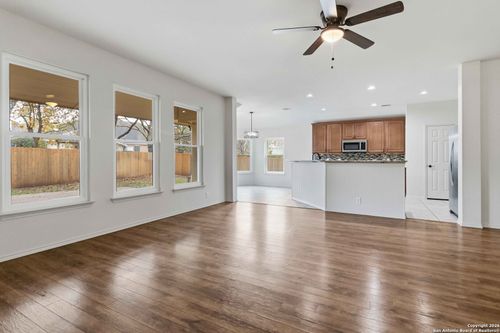 221 Bending Oak, New Braunfels, TX, 78132-3850 | Card Image