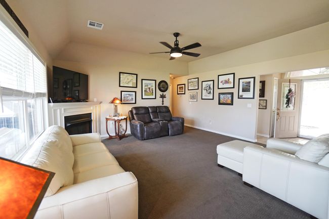 Living Room | Image 8