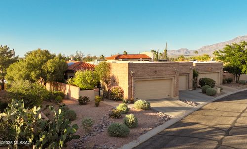 233 E Crooked Stick Dr, Oro Valley, AZ, 85737-7929 | Card Image