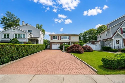 19 Storey Ln, Yonkers, NY, 10710-4411 | Card Image