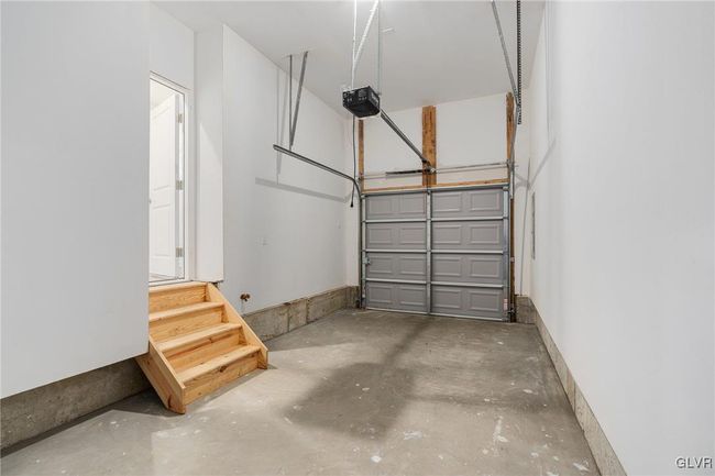Model photos of townhomes. One car garage. | Image 28