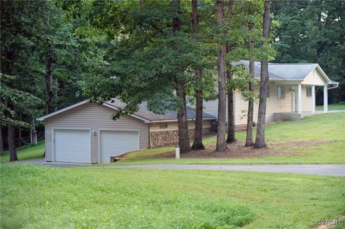 95 Echowood Ln, Hardy, VA, 24101-2673 | Card Image