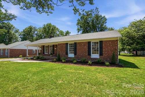 909 Evelyn Ave, Kannapolis, NC, 28083-3036 | Card Image