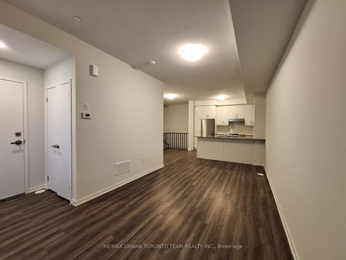 308-130 Honeycrisp Cres, Concord, ON, L4K5Z8 | Card Image