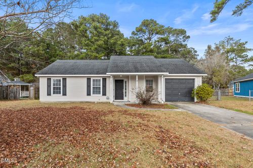 121 Hunting Green Dr, Jacksonville, NC, 28546-9123 | Card Image