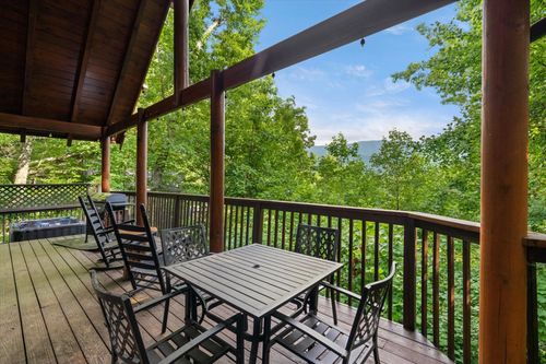 945 Scenic Trl, Gatlinburg, TN, 37738-6317 | Card Image