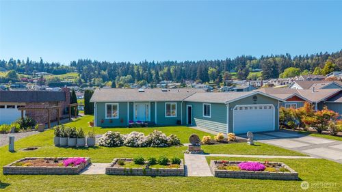 2241 Mariner Beach Dr, Oak Harbor, WA, 98277-8600 | Card Image