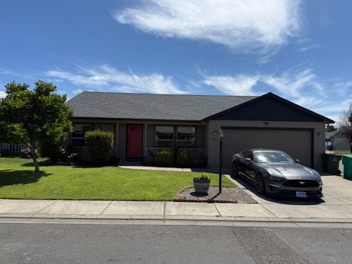 606 Karic Way, Eagle Point, OR, 97524-5402 | Card Image