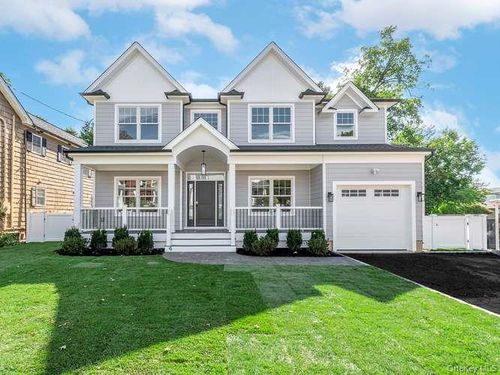 16 2nd Ave, Port Washington, NY, 11050-3114 | Card Image