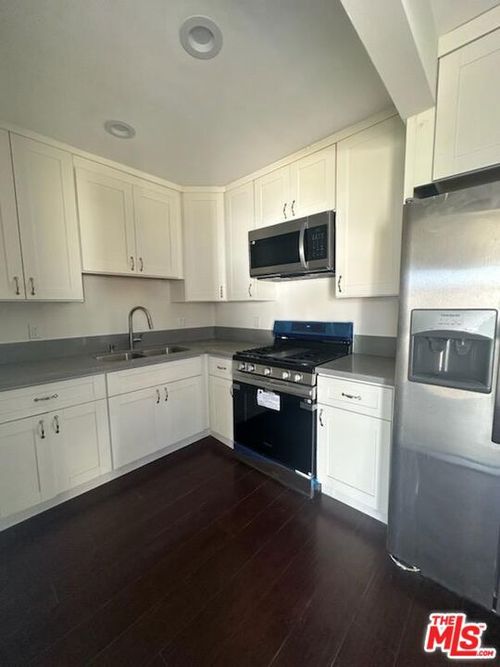 10961 1/2 Roscoe Blvd, Sun Valley, CA, 91352-3335 | Card Image