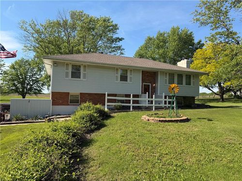 15332 Prairie View Rd, Bonner Springs, KS, 66012-7124 | Card Image