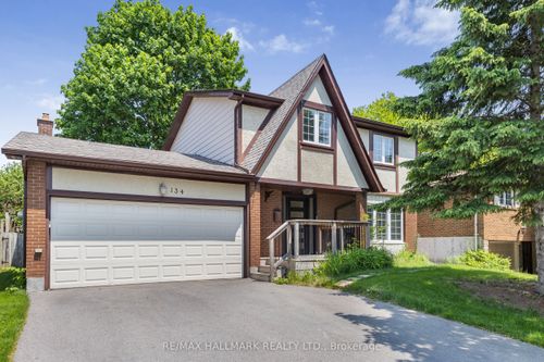134 Romfield Circt, Thornhill, ON, L3T3H9 | Card Image