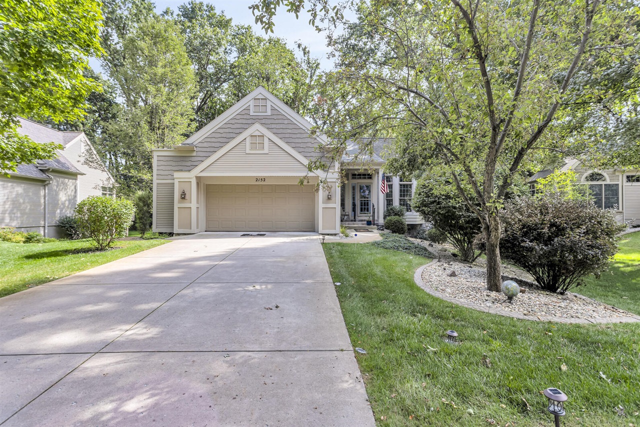 Lake Wood Dr, Jackson, MI 49203