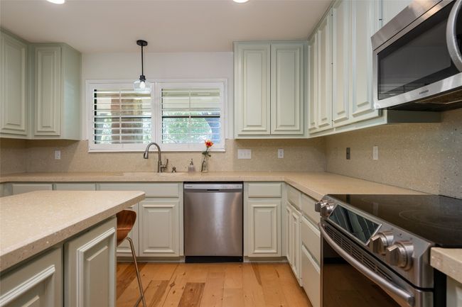 6317 Gato Path, House other with 3 bedrooms, 3 bathrooms and 5 parking in Austin TX | Image 4