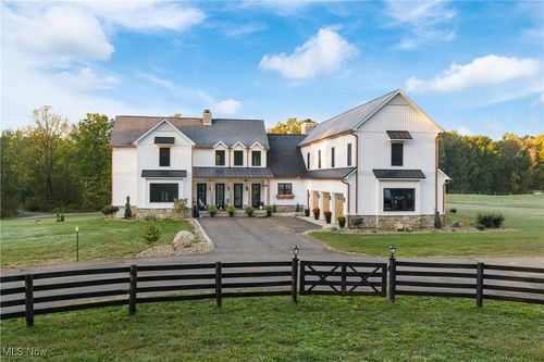 2200 W Comet Rd, New Franklin, OH, 44216-9004 | Card Image