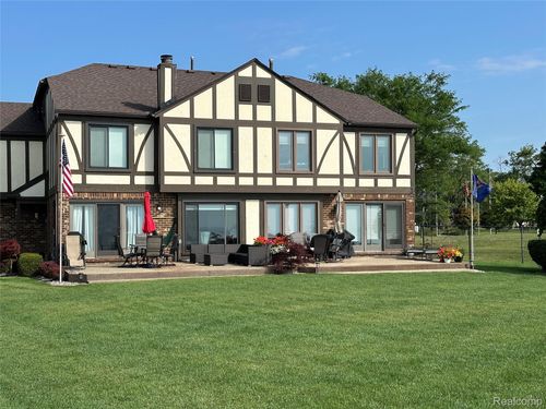 104 Lac Sainte Claire Dr, Saint Clair Shores, MI, 48082-1388 | Card Image