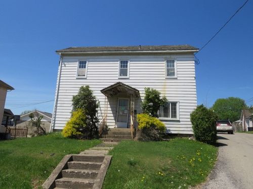 321 Pitt St, Leechburg, PA, 15656-1135 | Card Image