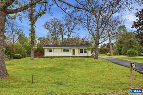 147 Rankin Ln, STUARTS DRAFT, VA, 24477-2841 | Card Image