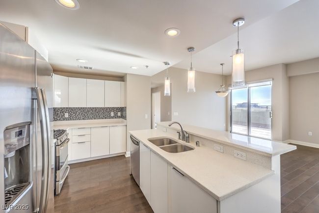 UNIT-810 - 150 Las Vegas Blvd N, Condo with 2 bedrooms, 2 bathrooms and null parking in Las Vegas NV | Image 9