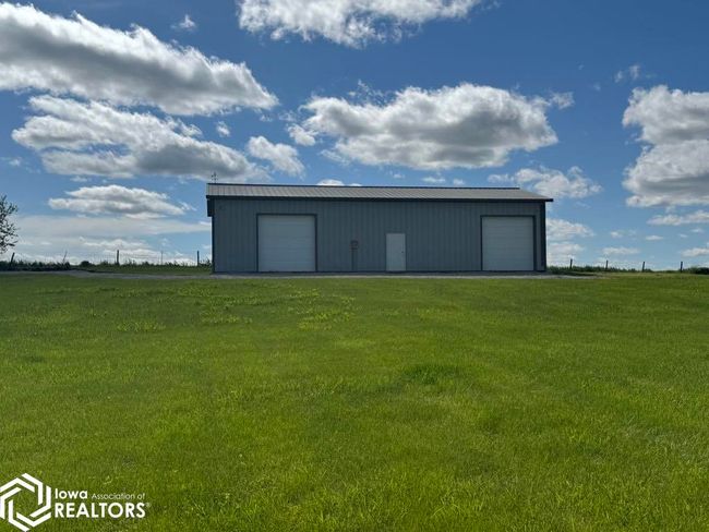 19229 Highway 5, Home with 4 bedrooms, 2 bathrooms and 2 parking in Centerville IA | Image 18
