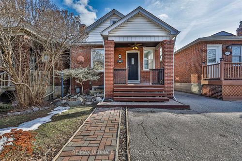 49 4th St, Etobicoke, ON, M8V2Y2 | Card Image