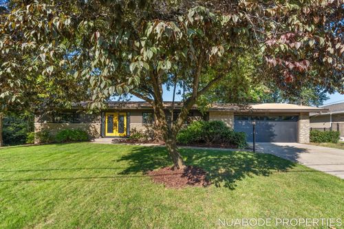 3895 Keeweenaw Dr Ne, Grand Rapids, MI, 49525-2055 | Card Image