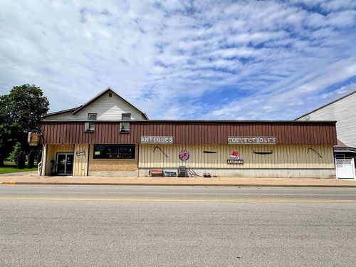105 W Guard St, WAUZEKA, WI, 53826-9728 | Card Image