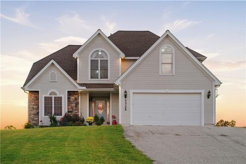 7725 Huckleberry Rd, Odessa, MO, 64076-6466 | Card Image