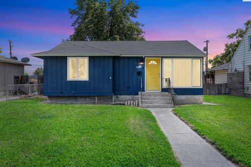1812 W Hopkins St, Pasco, WA, 99301-4918 | Card Image