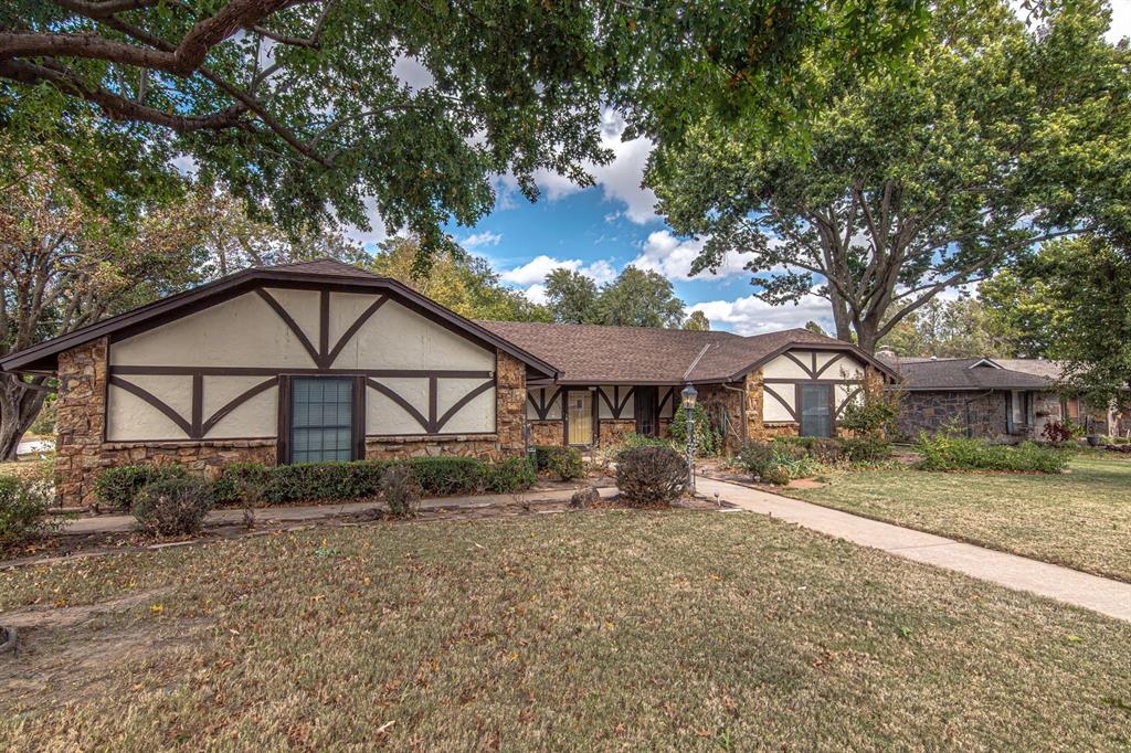 Victoria Dr, Yukon, OK 73099