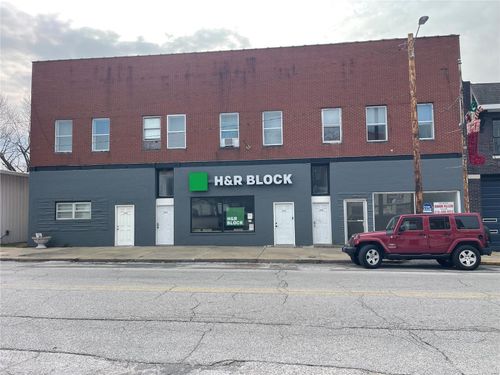 218 E Main St, Staunton, IL, 62088-1400 | Card Image
