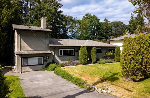 1846 Fairburn Dr, Victoria, BC, V8N1P9 | Card Image