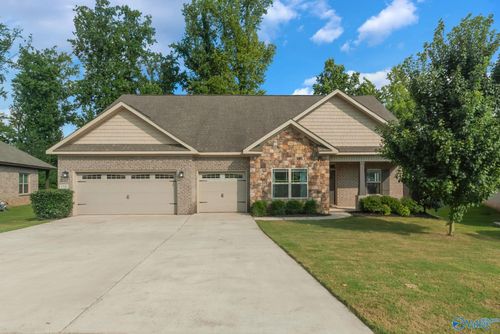 110 Hollybrook Dr Nw, Madison, AL, 35757-2300 | Card Image