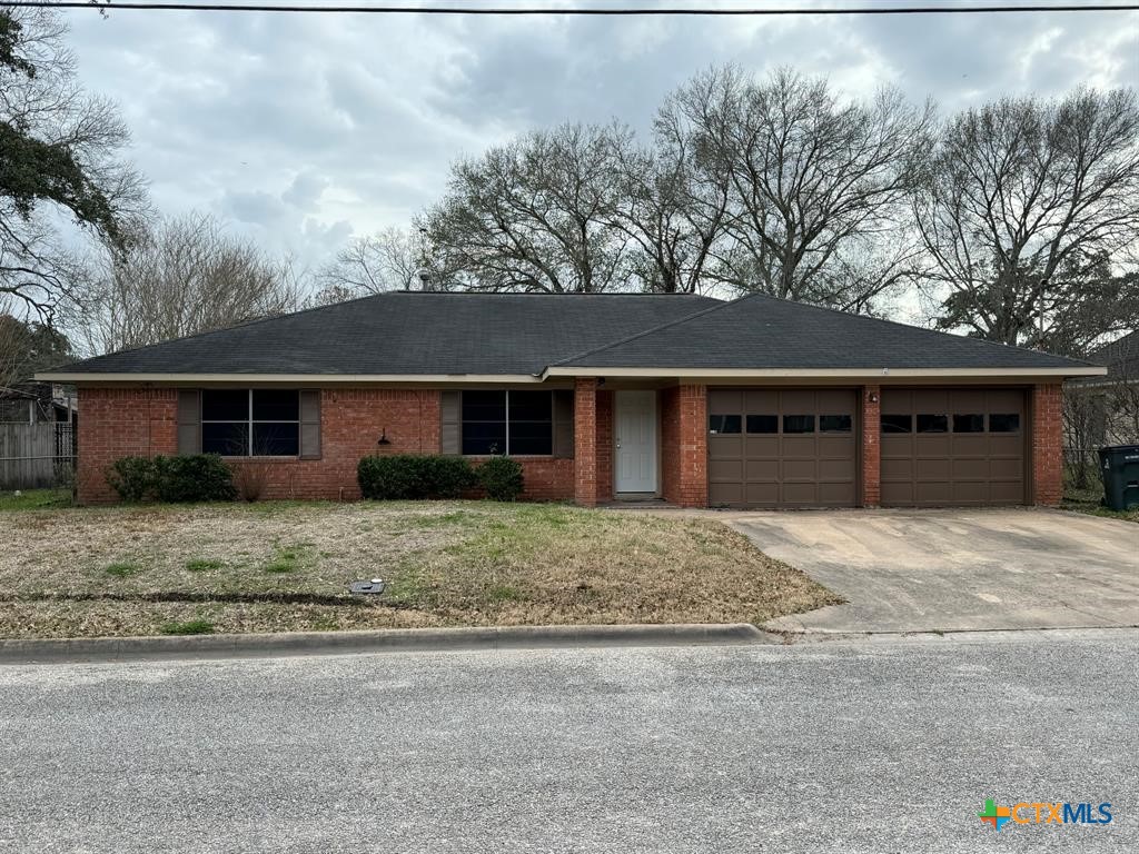 China St, El Campo, TX 77437