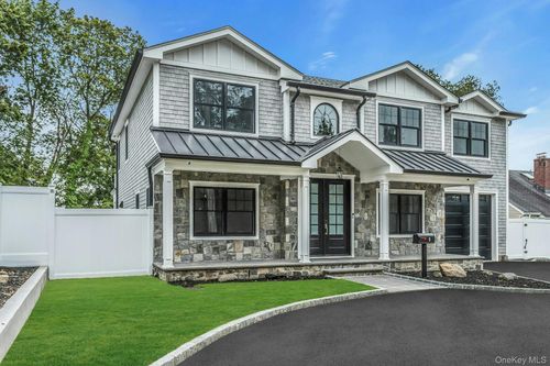 9 Hill Dr, Oyster Bay, NY, 11771-3604 | Card Image