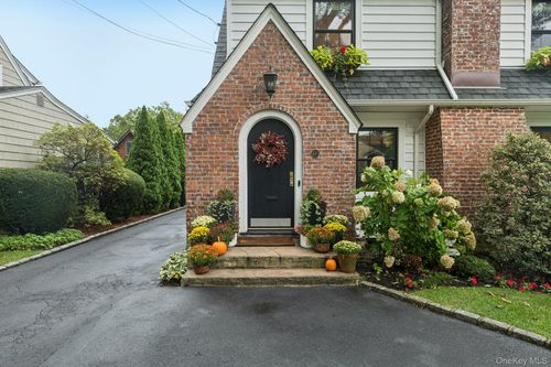 410 Congress Ave, East Williston, NY, 11596-2529 | Card Image