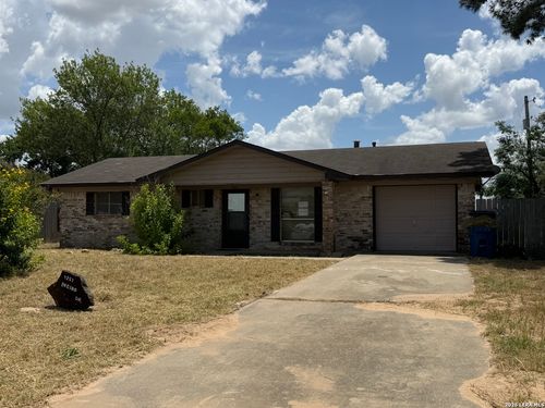 1257 Encino, Pleasanton, TX, 78064 | Card Image