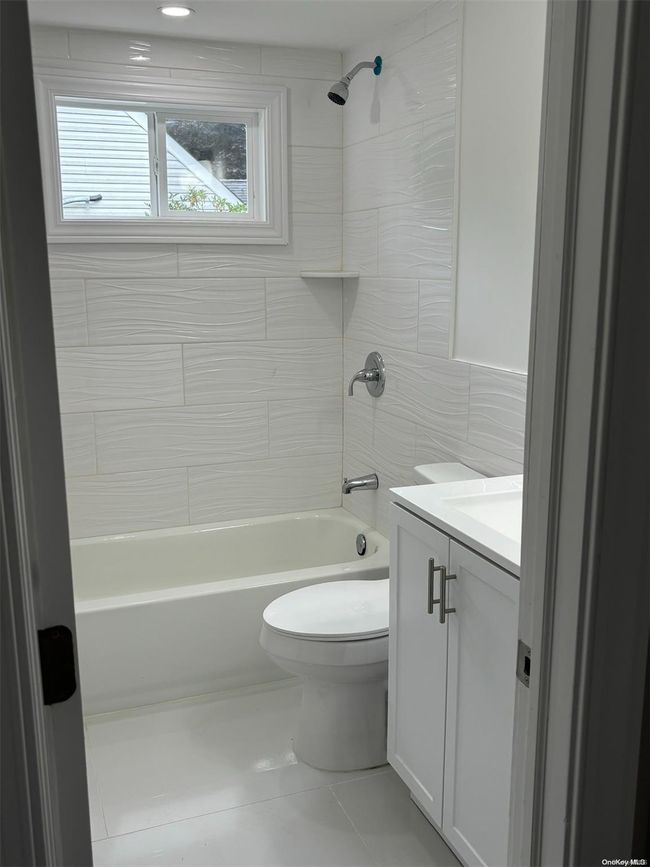 56 Sagebrush Ln, House other with 4 bedrooms, 3 bathrooms and null parking in Islandia NY | Image 10