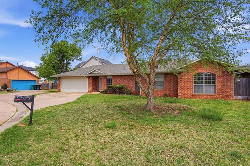 2565 Lynn Ln, Oklahoma City, OK, 73120-1762 | Card Image