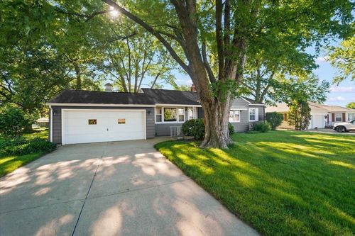 3314 Scenic Dr, Cedar Falls, IA, 50613-6064 | Card Image