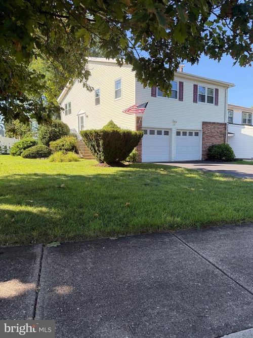 131 Chesapeake Dr, NEWTOWN, PA, 18940-1420 | Card Image