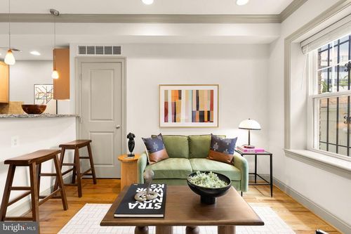 apt-104-739 Newton Pl Nw, WASHINGTON, DC, 20010-1528 | Card Image