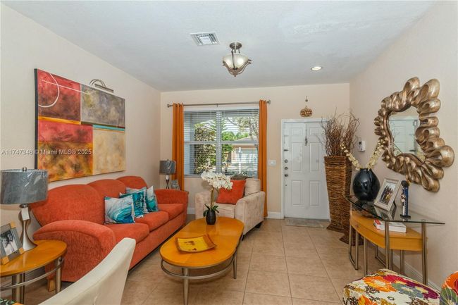 3076 Se 4 Th Ct, House other with 5 bedrooms, 3 bathrooms and null parking in Homestead FL | Image 5