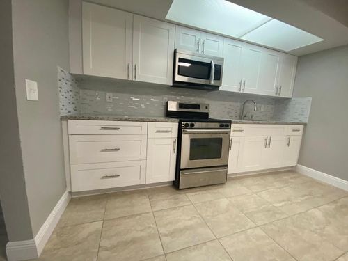 182 Se 10th St, Deerfield Beach, FL, 33441-5372 | Card Image